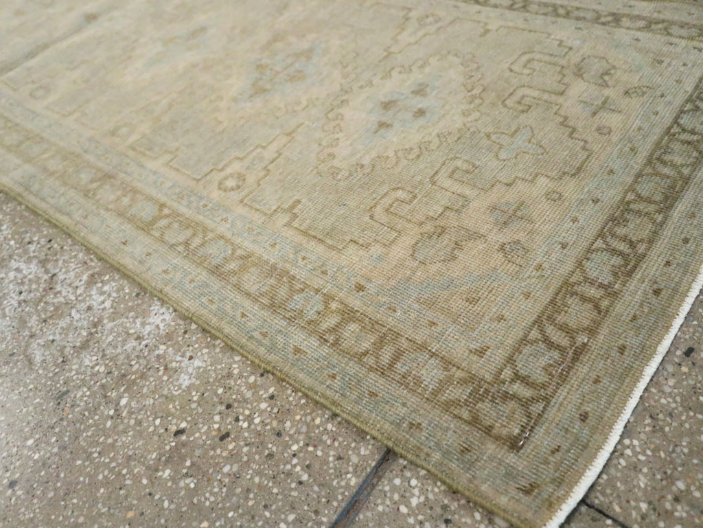 Vintage Persian Veece Runner, No.29459 - Galerie Shabab
