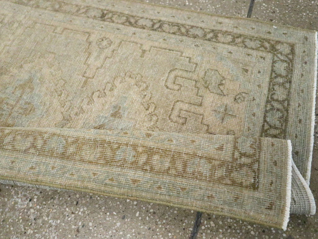 Vintage Persian Veece Runner, No.29459 - Galerie Shabab