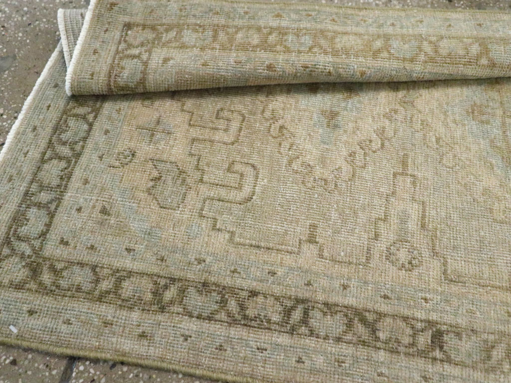 Vintage Persian Veece Runner, No.29459 - Galerie Shabab