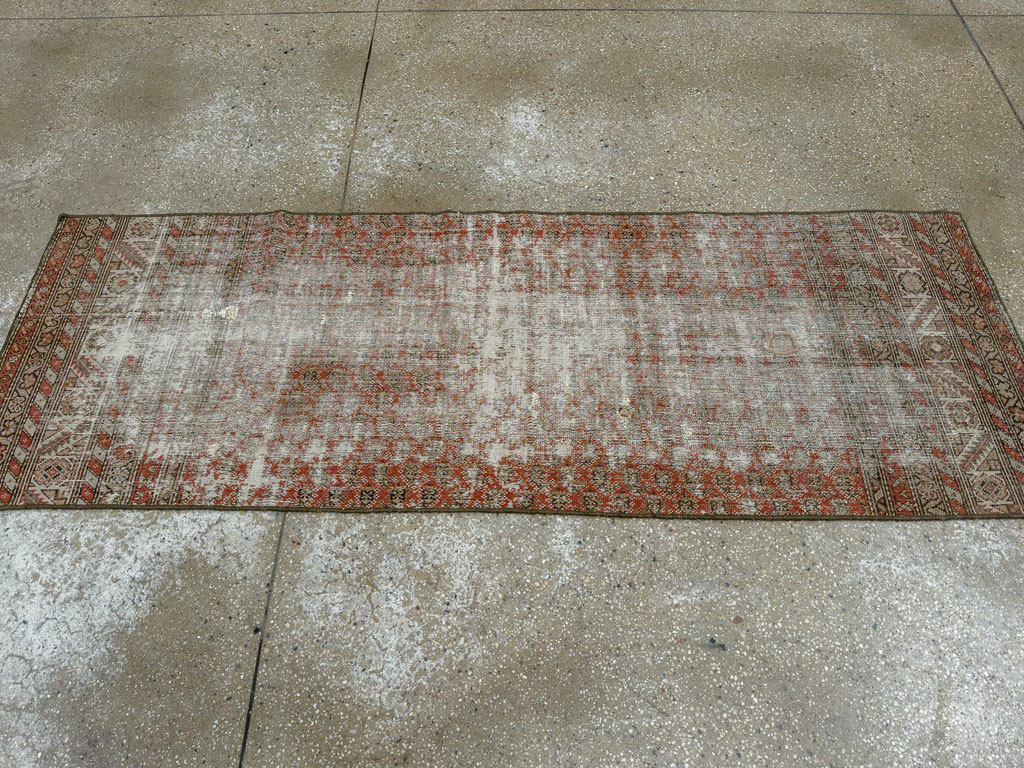 Antique Distressed Persian Malayer Rug, No.29462 - Galerie Shabab