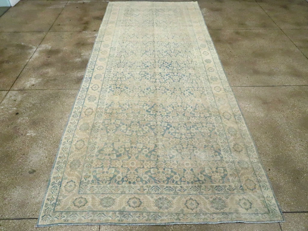 Antique Persian Tabriz Gallery Carpet, No.29463 - Galerie Shabab