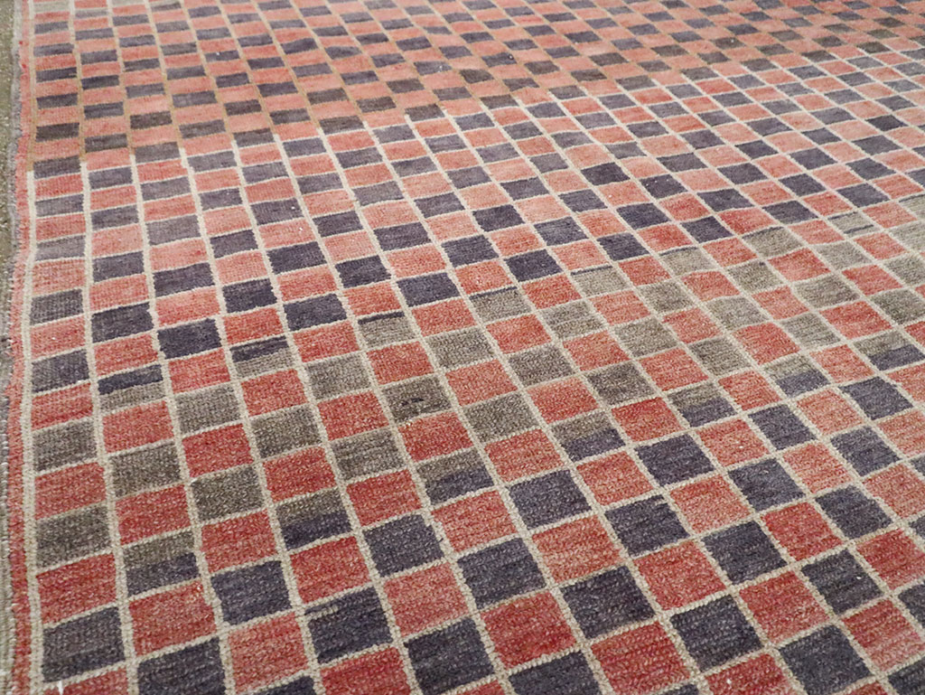 Vintage Turkish Anatolian Room Size Carpet, No.29467 - Galerie Shabab