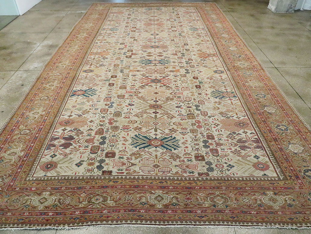 Antique Persian Mahal Oversize Carpet, No.29469 - Galerie Shabab