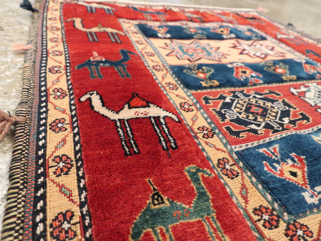 Persian Shiraz Rug, No.29477 - Galerie Shabab