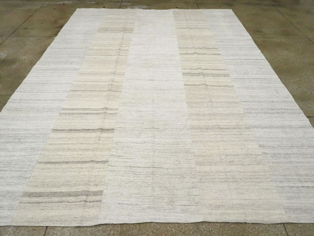 Contemporary Turkish Flatweave Kilim Room Size Carpet, No.29487 - Galerie Shabab