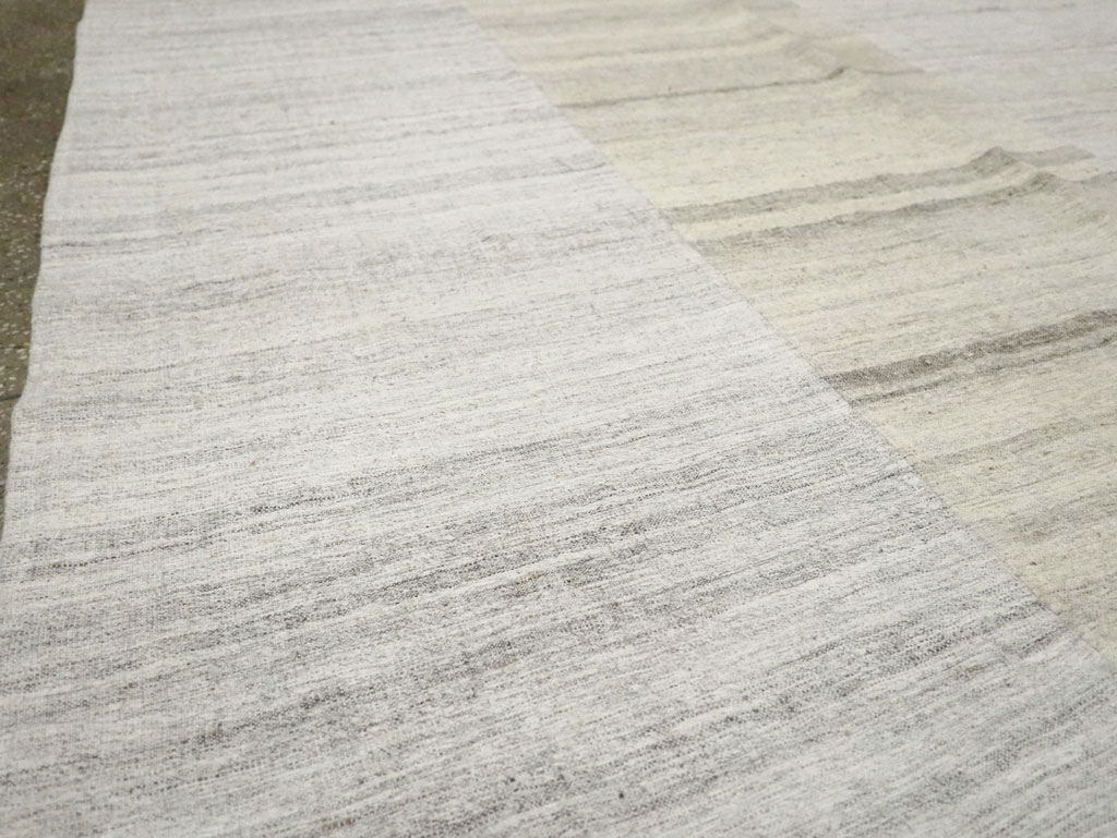 Contemporary Turkish Flatweave Kilim Room Size Carpet, No.29487 - Galerie Shabab