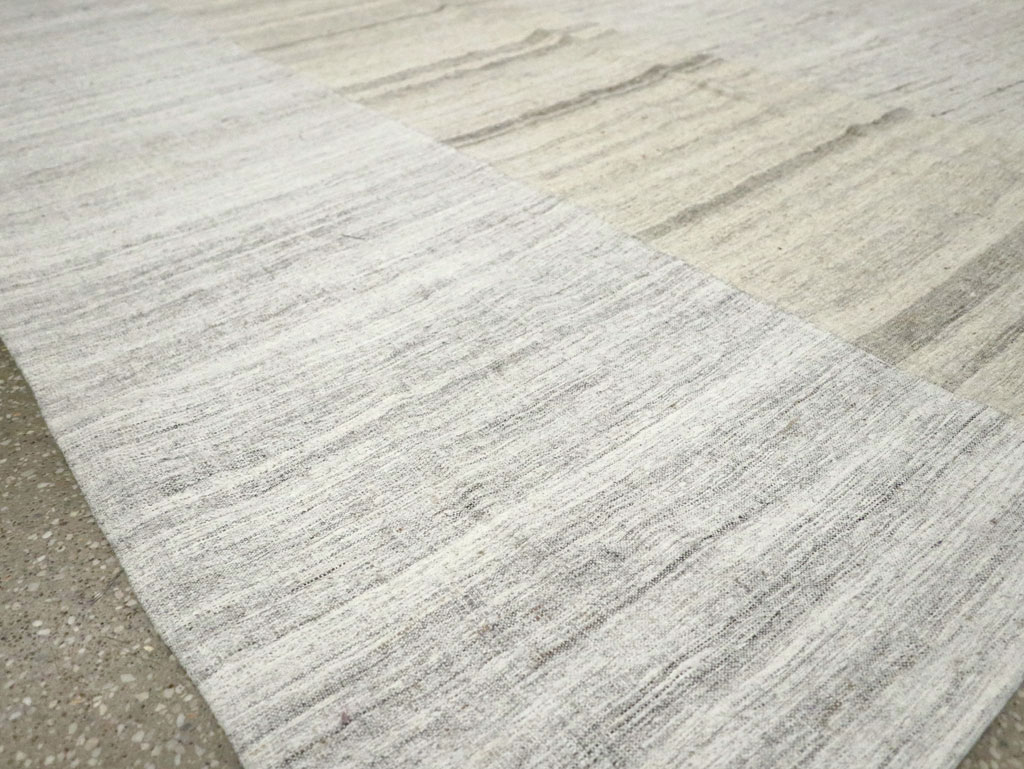 Contemporary Turkish Flatweave Kilim Room Size Carpet, No.29487 - Galerie Shabab