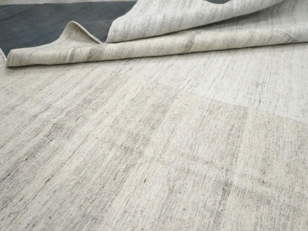 Contemporary Turkish Flatweave Kilim Room Size Carpet, No.29487 - Galerie Shabab