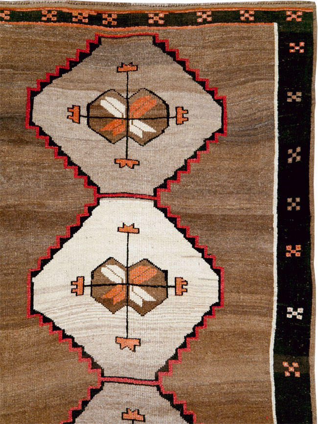 Vintage Anatolian Room Size Carpet, No.29490 - Galerie Shabab