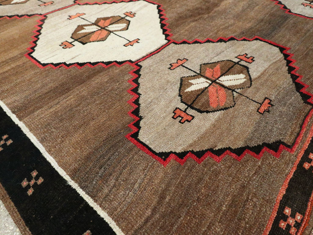 Vintage Anatolian Room Size Carpet, No.29490 - Galerie Shabab