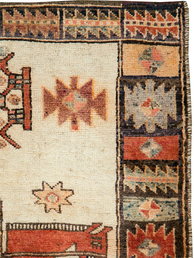 Vintage Persian Pictorial Bakhtiari Rug, No.29508 - Galerie Shabab