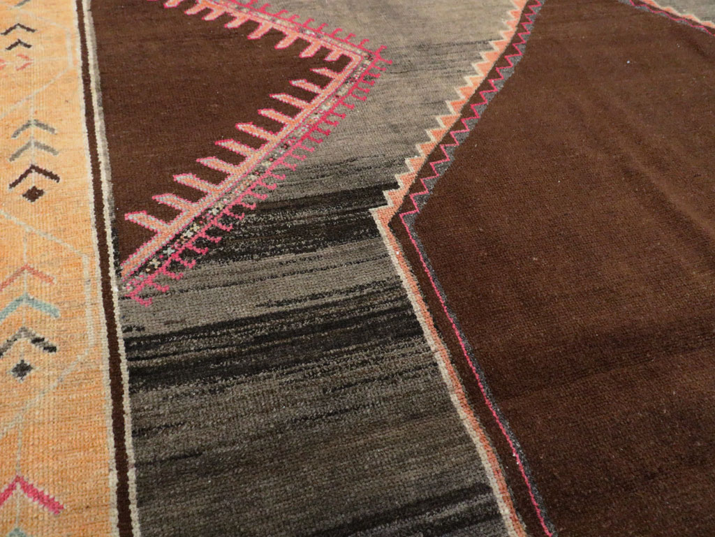 Vintage Room Size Anatolian Carpet, No.29510 - Galerie Shabab