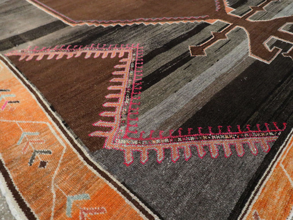 Vintage Room Size Anatolian Carpet, No.29510 - Galerie Shabab