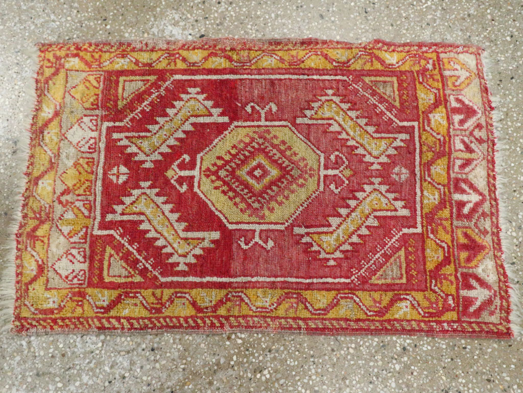 Vintage Turkish Anatolian Throw Rug, No.29512 - Galerie Shabab