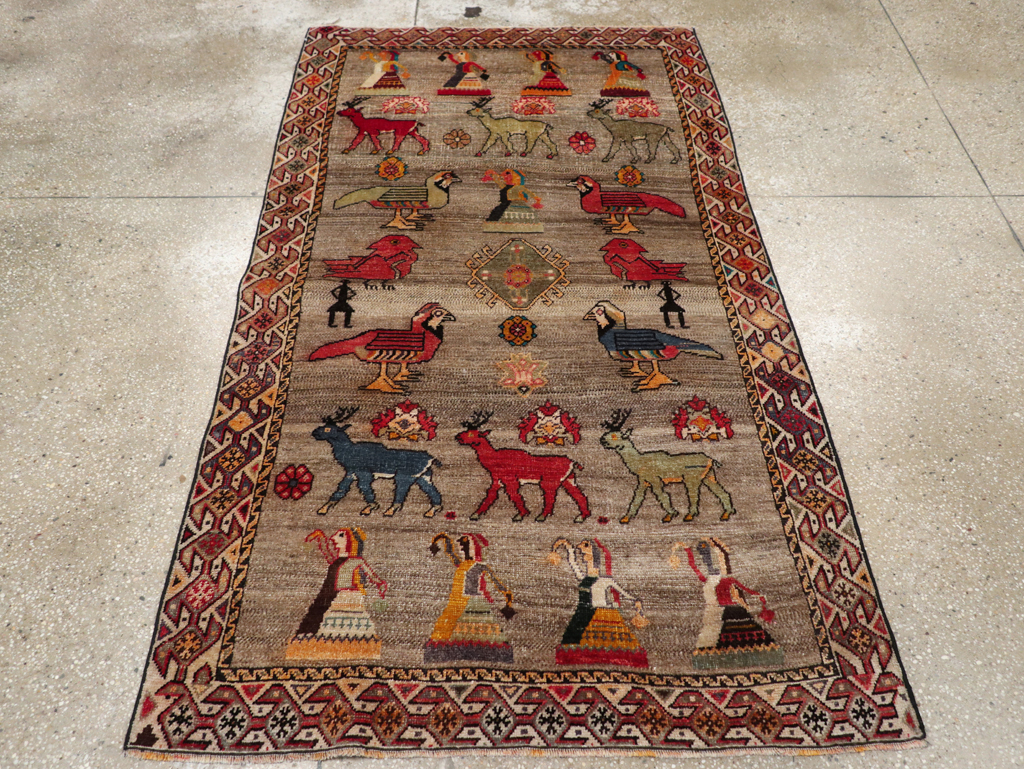 Vintage Persian Pictorial Shiraz Rug, No.29605 - Galerie Shabab