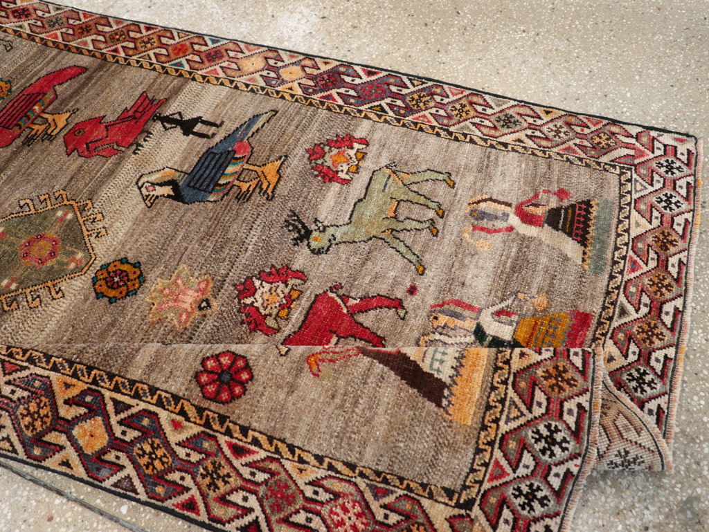 Vintage Persian Pictorial Shiraz Rug, No.29605 - Galerie Shabab