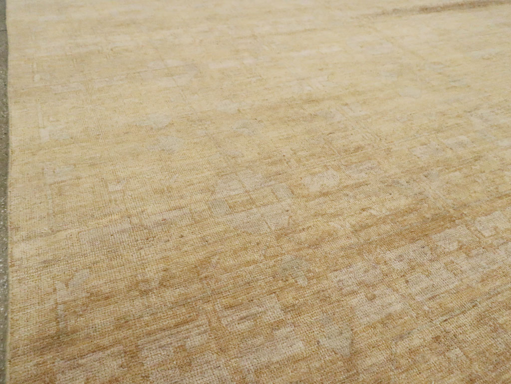 Modern Turkish Anatolian Oversize Carpet, No.29622 - Galerie Shabab