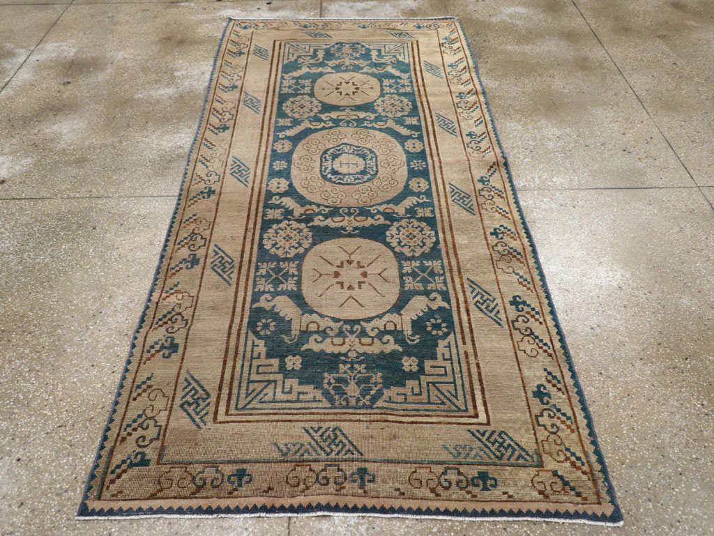 Antique East Turkestan Khotan Gallery Rug, No.29647 - Galerie Shabab