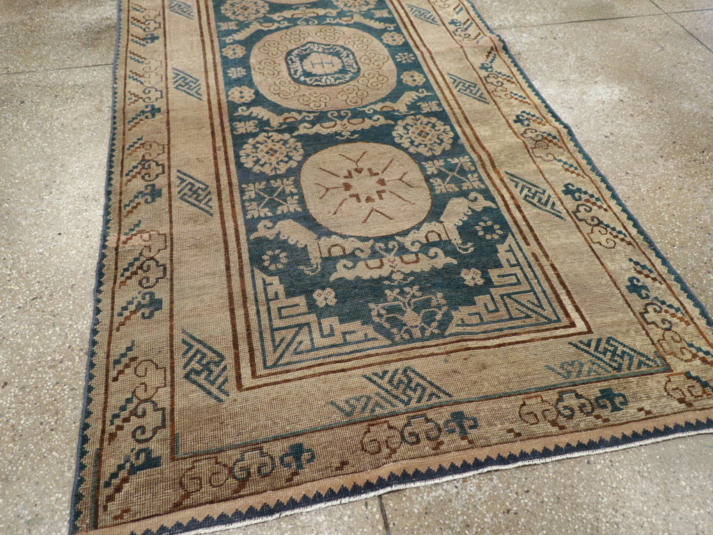 Antique East Turkestan Khotan Gallery Rug, No.29647 - Galerie Shabab