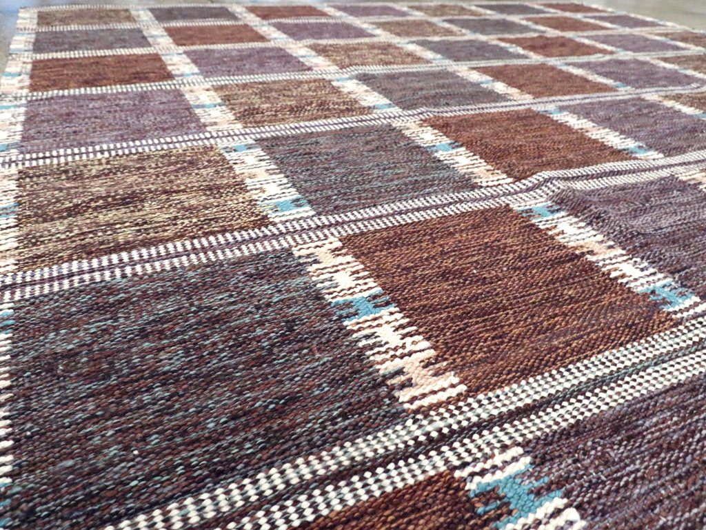 Swedish Inspired Contemporary Turkish Flatweave Kilim Room Size Carpet, No.29667 - Galerie Shabab