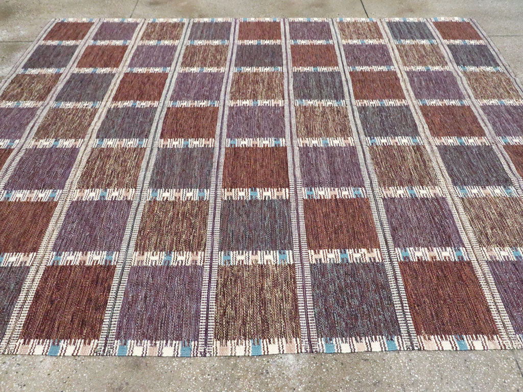 Swedish Inspired Contemporary Turkish Flatweave Kilim Room Size Carpet, No.29667 - Galerie Shabab