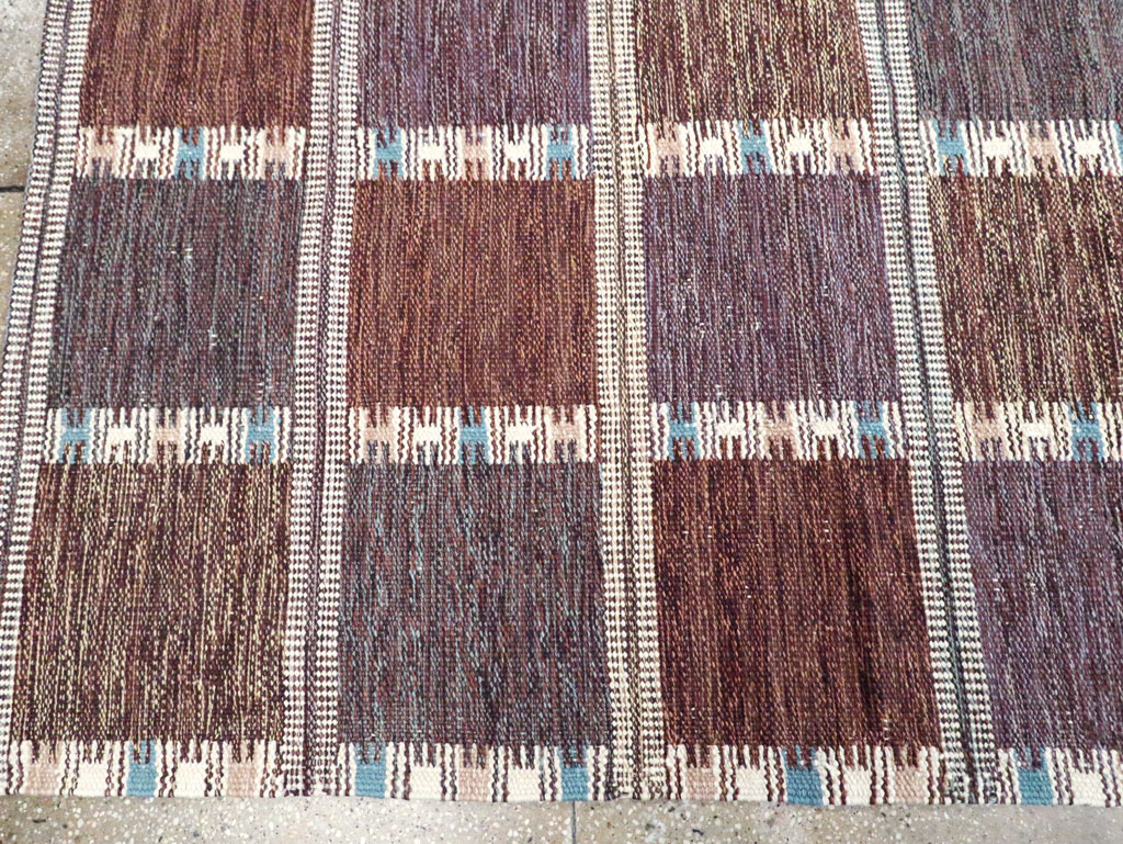 Swedish Inspired Contemporary Turkish Flatweave Kilim Room Size Carpet, No.29667 - Galerie Shabab