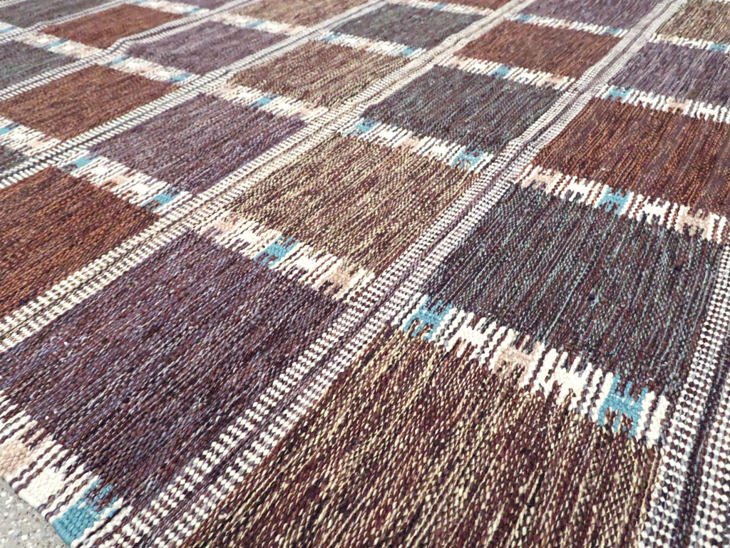 Swedish Inspired Contemporary Turkish Flatweave Kilim Room Size Carpet, No.29667 - Galerie Shabab