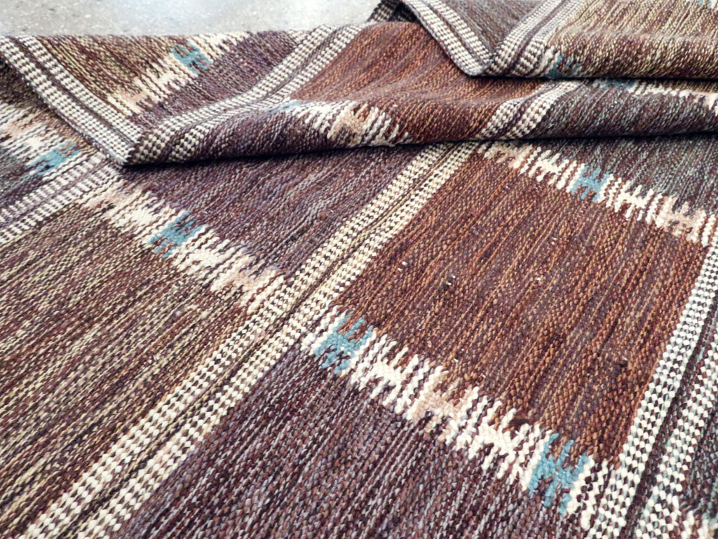 Swedish Inspired Contemporary Turkish Flatweave Kilim Room Size Carpet, No.29667 - Galerie Shabab