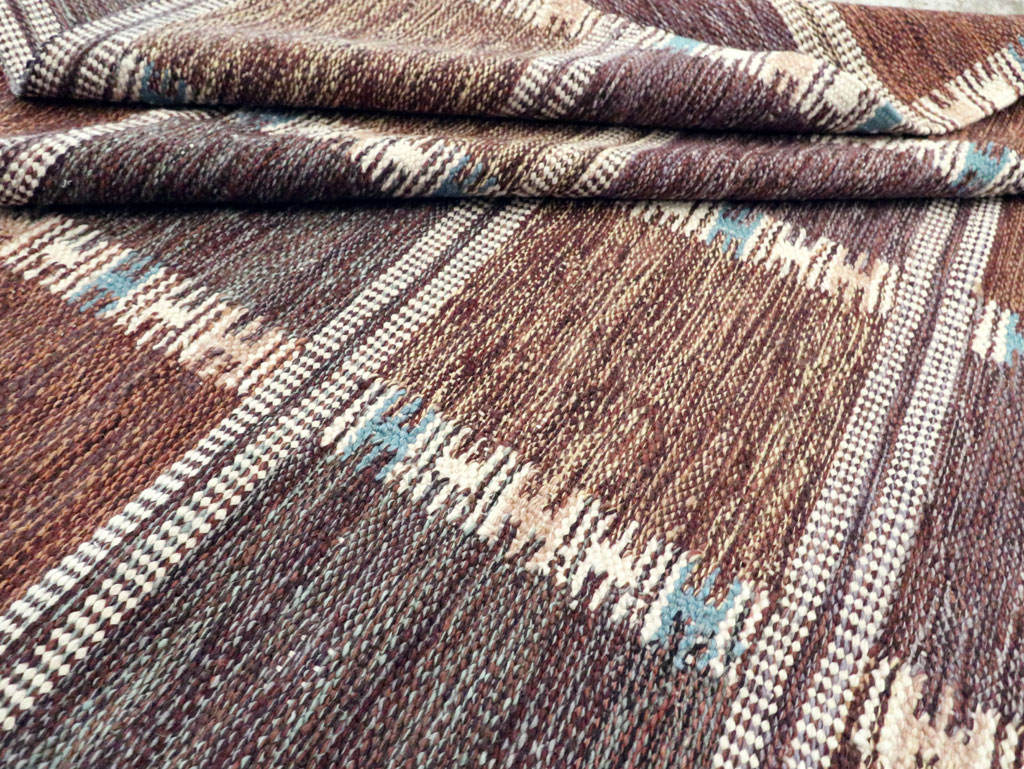 Swedish Inspired Contemporary Turkish Flatweave Kilim Room Size Carpet, No.29667 - Galerie Shabab