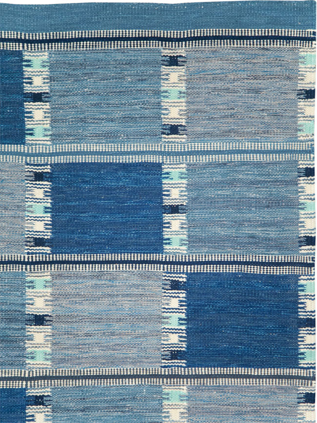 Swedish Inspired Contemporary Turkish Flatweave Kilim Room Size Carpet, No.29668 - Galerie Shabab