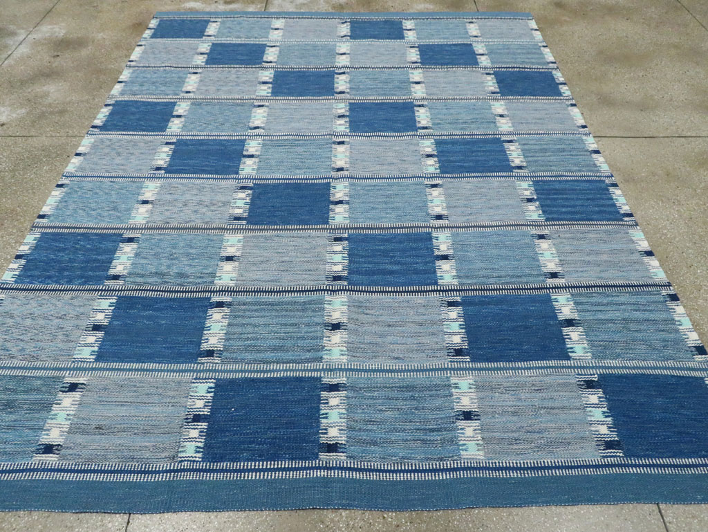 Swedish Inspired Contemporary Turkish Flatweave Kilim Room Size Carpet, No.29668 - Galerie Shabab
