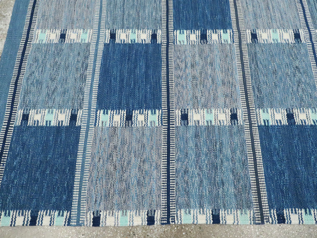 Swedish Inspired Contemporary Turkish Flatweave Kilim Room Size Carpet, No.29668 - Galerie Shabab