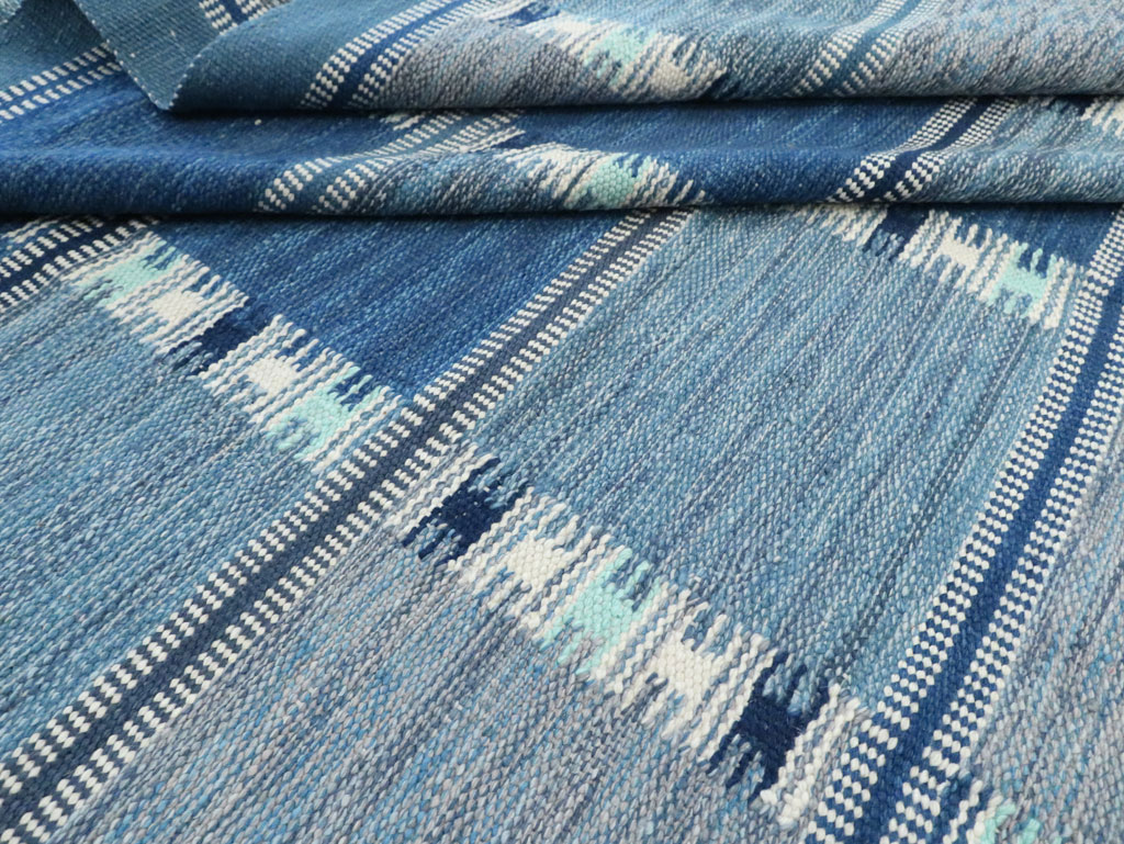 Swedish Inspired Contemporary Turkish Flatweave Kilim Room Size Carpet, No.29668 - Galerie Shabab