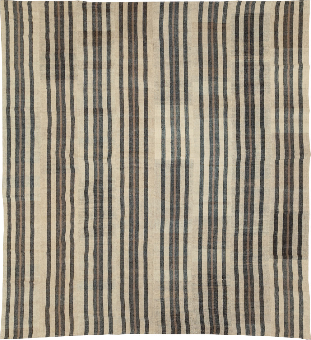 Modern Persian Flatweave Kilim Square Room Size Carpet, No.29720 - Galerie Shabab