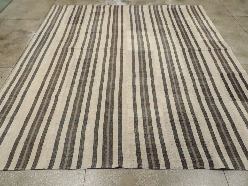 Modern Persian Flatweave Kilim Square Room Size Carpet, No.29720 - Galerie Shabab