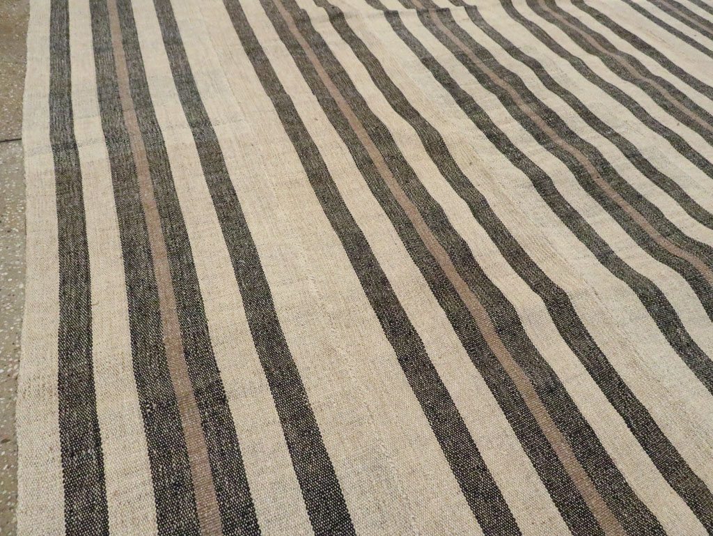 Modern Persian Flatweave Kilim Square Room Size Carpet, No.29720 - Galerie Shabab