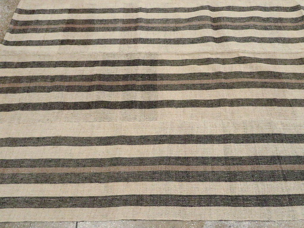 Modern Persian Flatweave Kilim Square Room Size Carpet, No.29720 - Galerie Shabab