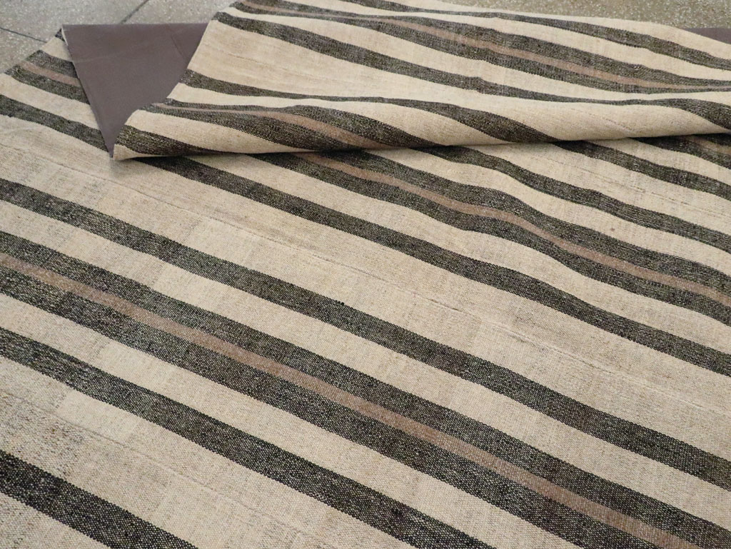 Modern Persian Flatweave Kilim Square Room Size Carpet, No.29720 - Galerie Shabab