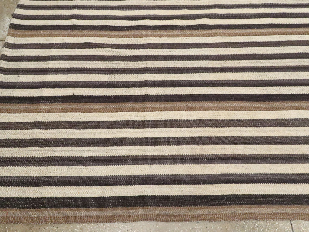 Modern Persian Flatweave Kilim Room Size Carpet, No.29721 - Galerie Shabab