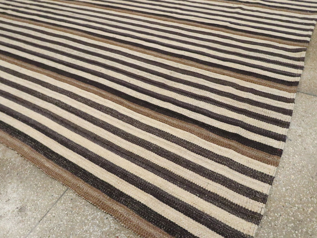 Modern Persian Flatweave Kilim Room Size Carpet, No.29721 - Galerie Shabab