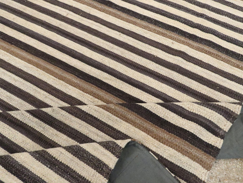 Modern Persian Flatweave Kilim Room Size Carpet, No.29721 - Galerie Shabab