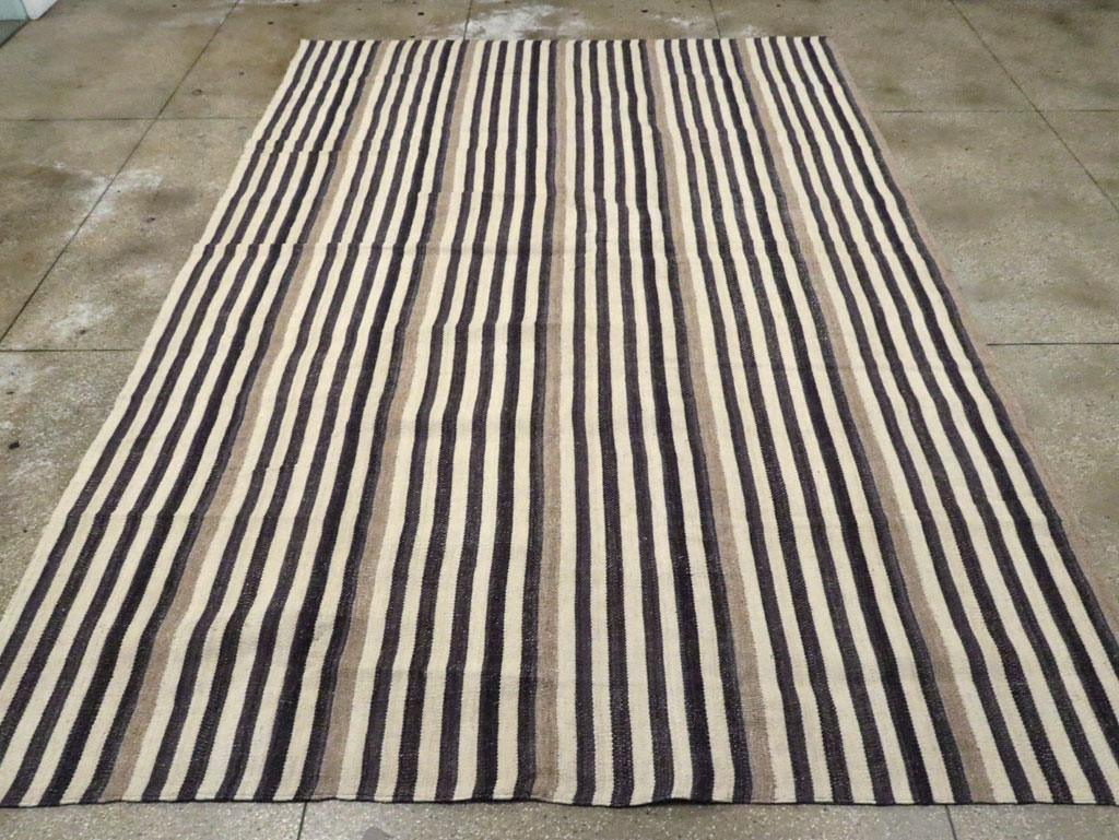 Modern Turkish Flatweave Kilim Room Size Carpet, No.29722 - Galerie Shabab