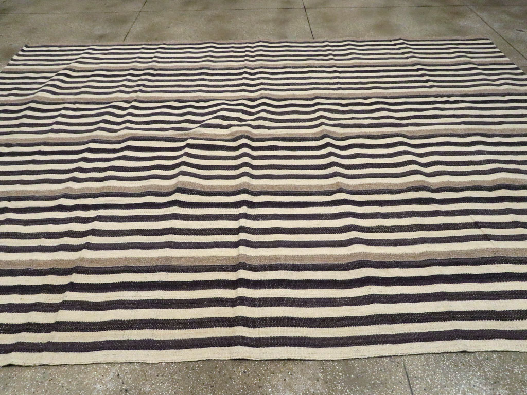 Modern Turkish Flatweave Kilim Room Size Carpet, No.29722 - Galerie Shabab