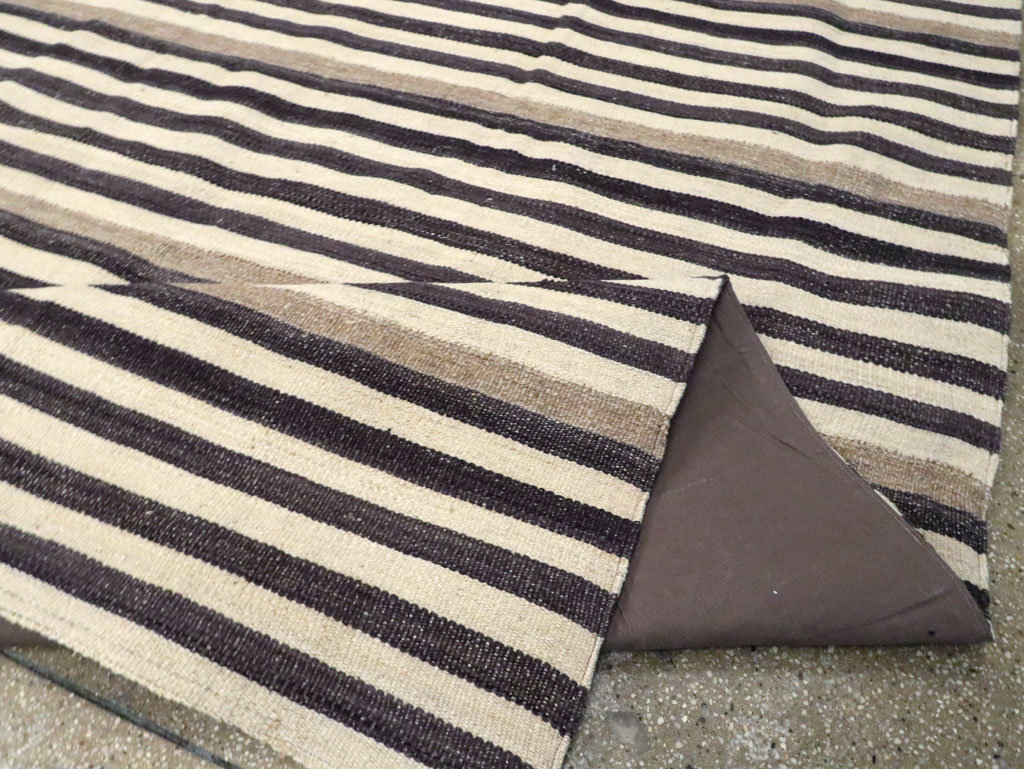 Modern Turkish Flatweave Kilim Room Size Carpet, No.29722 - Galerie Shabab