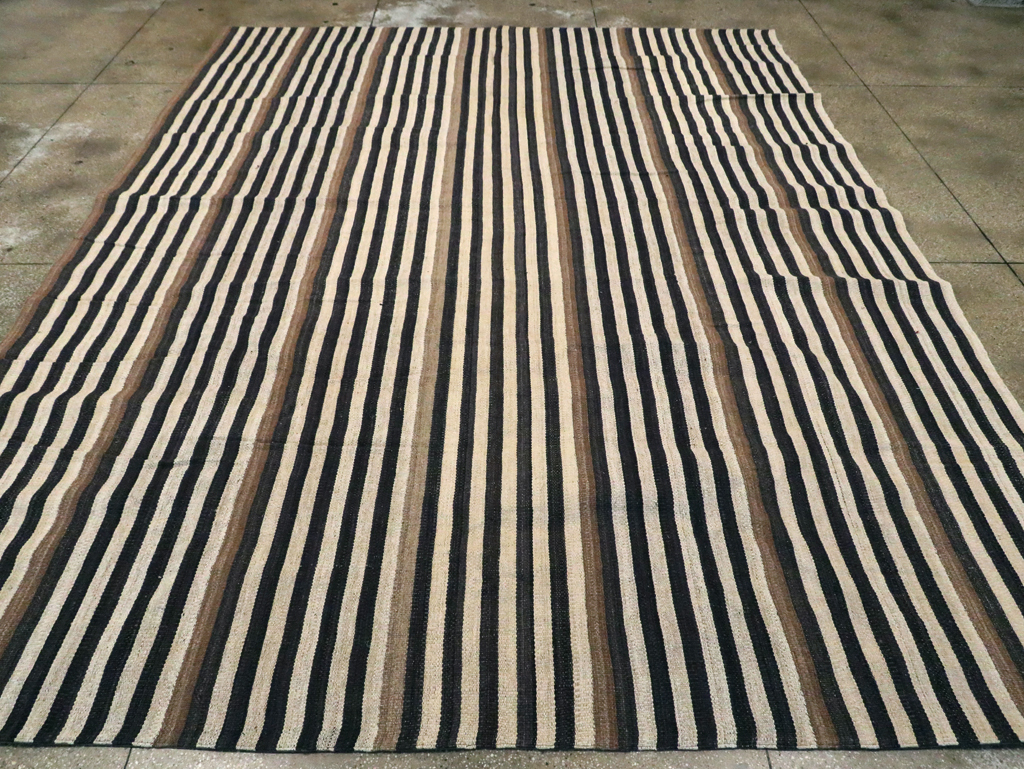 Rustic Modern Turkish Flatweave Kilim Room Size Carpet, No.29724 - Galerie Shabab