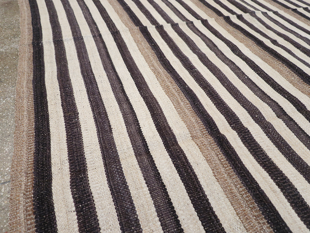 Modern Turkish Flatweave Kilim Small Room Size Carpet, No.29725 - Galerie Shabab