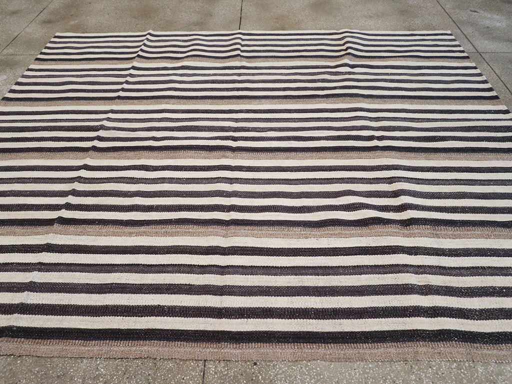 Modern Turkish Flatweave Kilim Small Room Size Carpet, No.29725 - Galerie Shabab