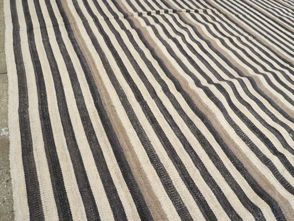 Contemporary Turkish Flatweave Kilim Oversize Carpet, No.29726 - Galerie Shabab