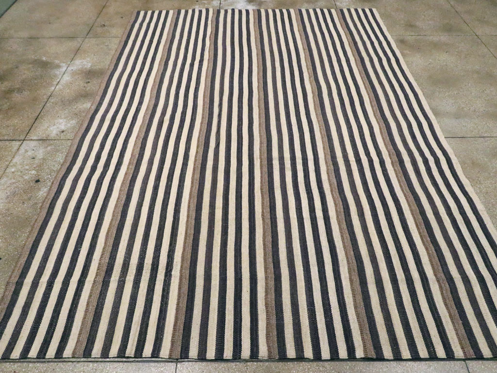 Modern Turkish Flatweave Kilim Room Size Carpet, No.29727 - Galerie Shabab