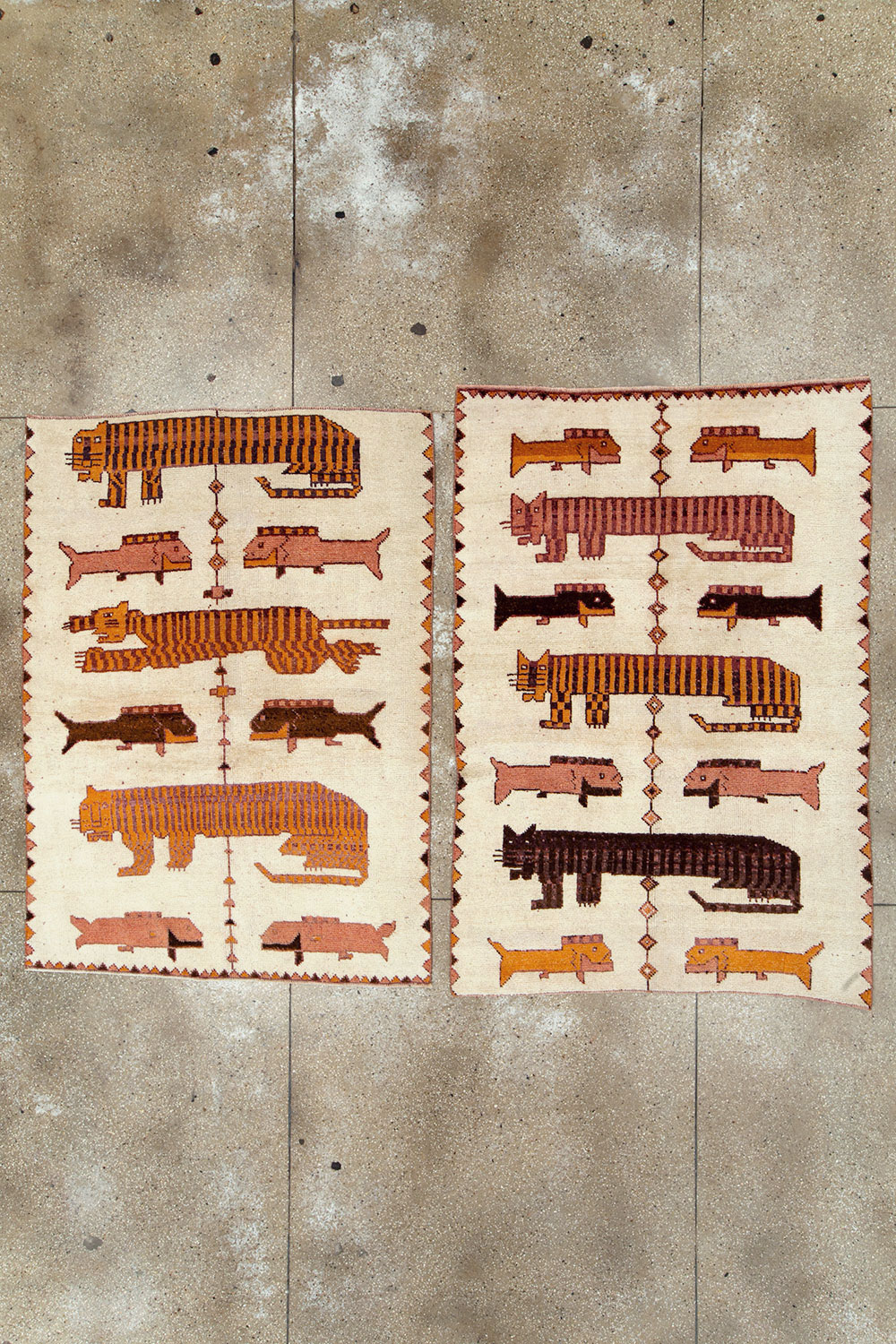 Vintage Persian Bakhtiari Pictorial Accent Rug (Pair: 1 of 2), No.29752 - Galerie Shabab